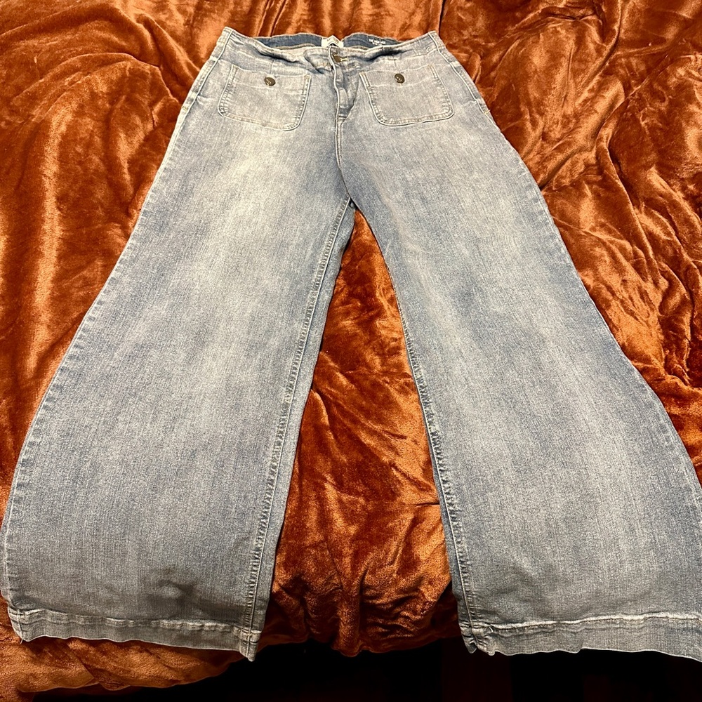 Lightwash Wide Leg Jeans